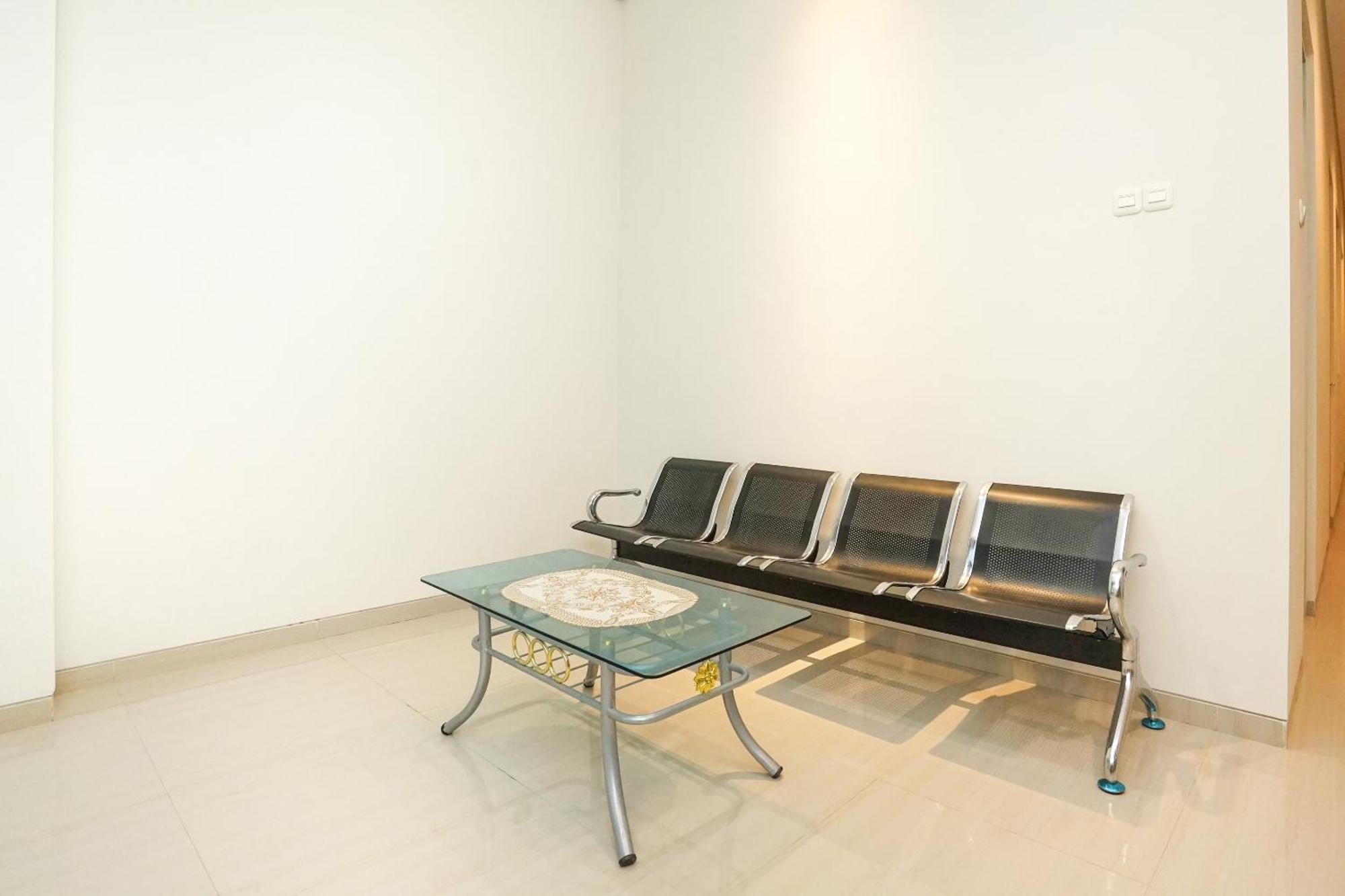 Отель Super Oyo Capital O 614 Graha 8 Syariah Сурабая Экстерьер фото